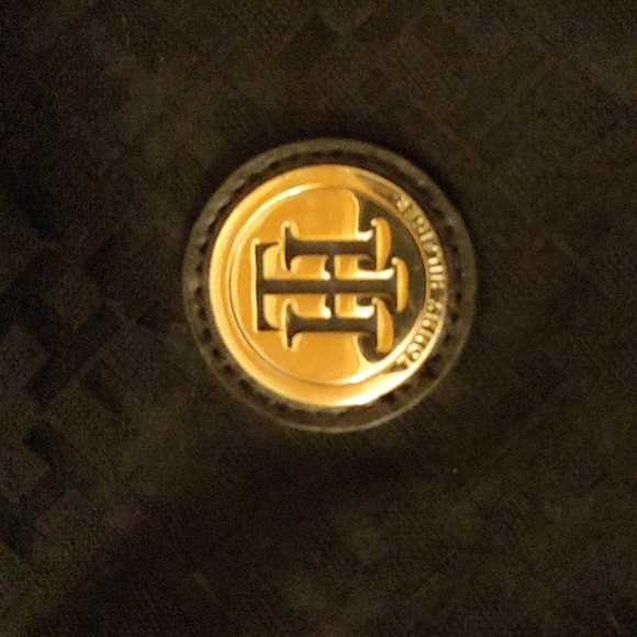 Black Tommy H purse from non-smoking home & In excellent condition - Picture 2 of 4